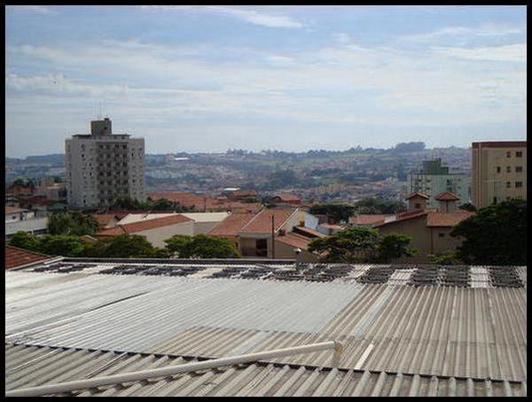 Placas de aquecimento solar em obra